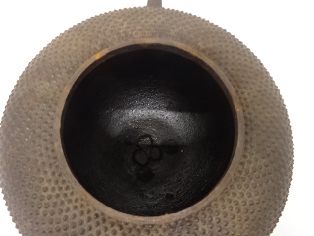  釜師　金森紹栄造　総霰　丸釜(釜釻付)